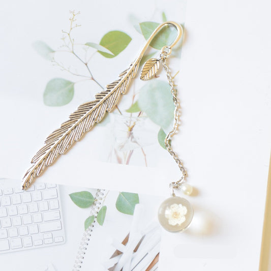 Vintage-Style | Metal Feather | Bookmark with Charm