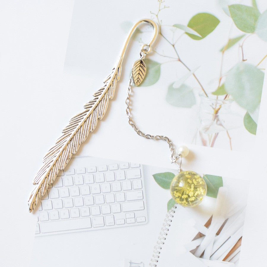 Vintage-Style | Metal Feather | Bookmark with Charm