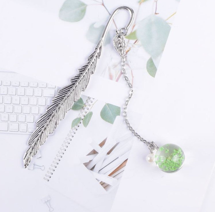 Vintage-Style | Metal Feather | Bookmark with Charm