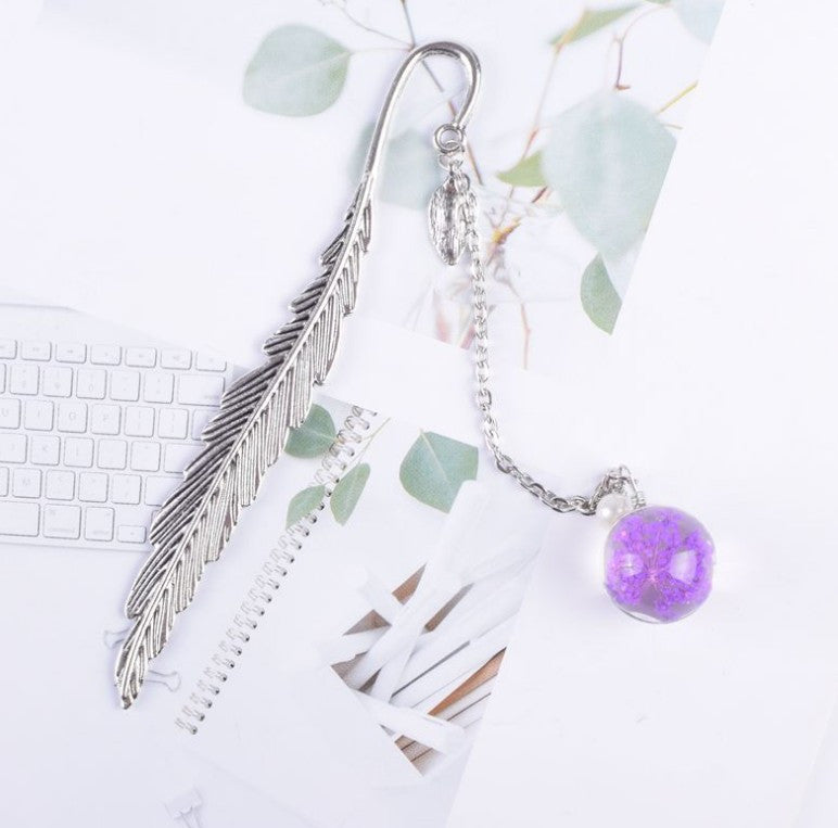 Vintage-Style | Metal Feather | Bookmark with Charm
