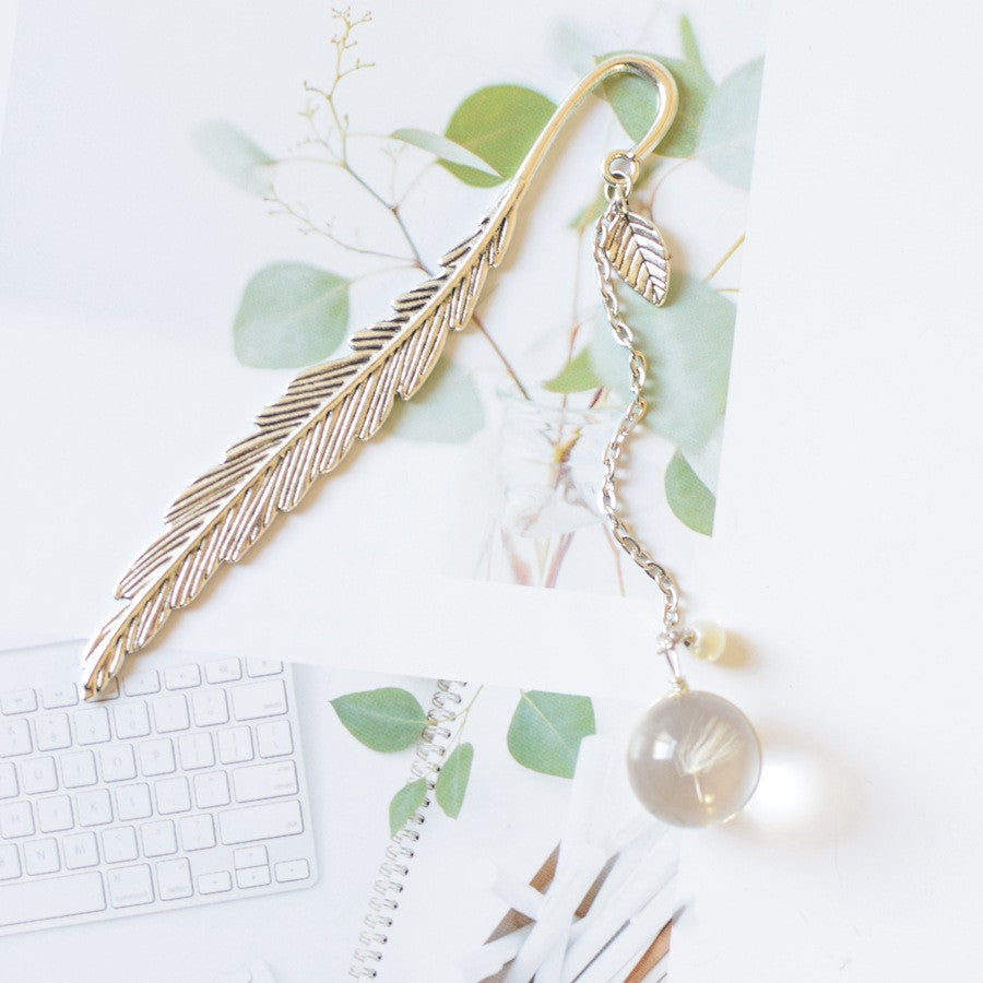 Vintage-Style | Metal Feather | Bookmark with Charm