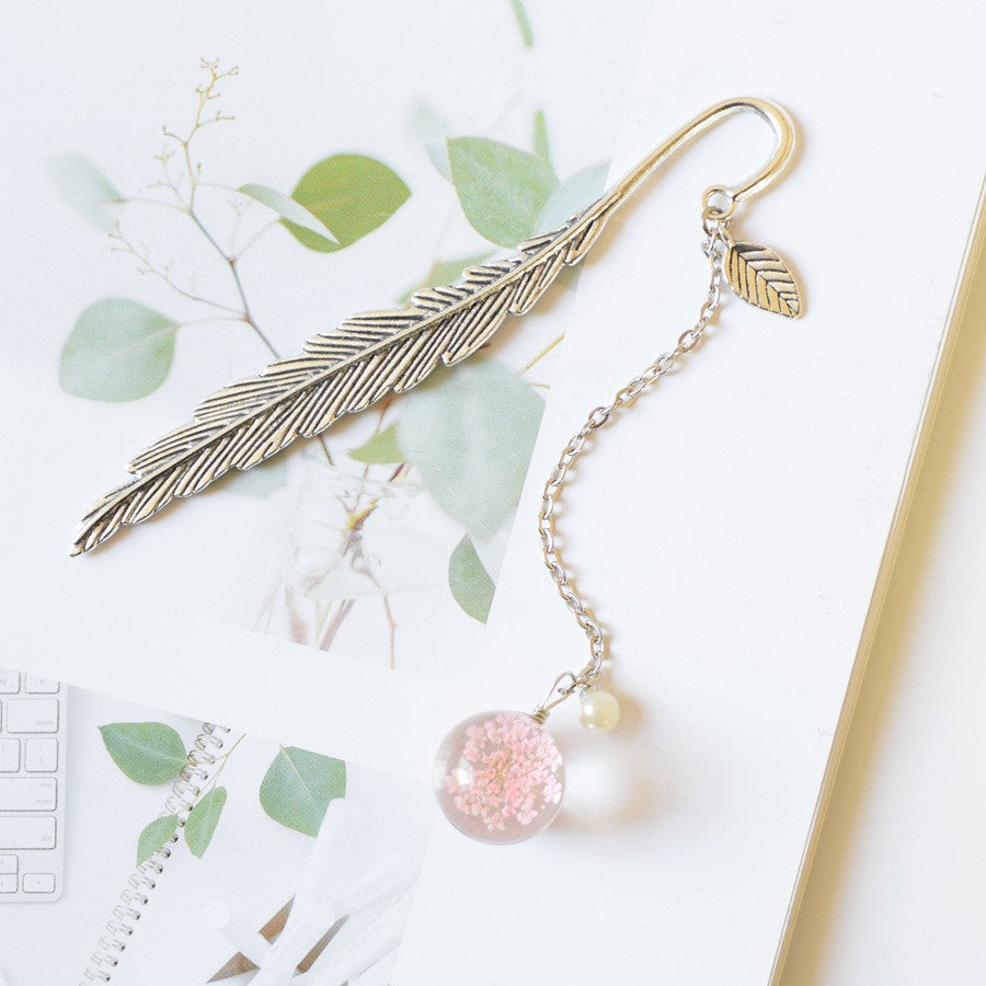 Vintage-Style | Metal Feather | Bookmark with Charm
