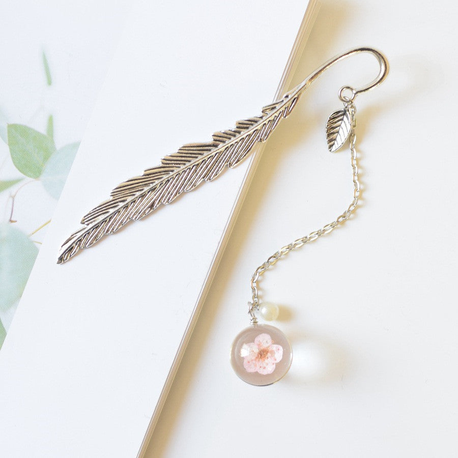 Vintage-Style | Metal Feather | Bookmark with Charm