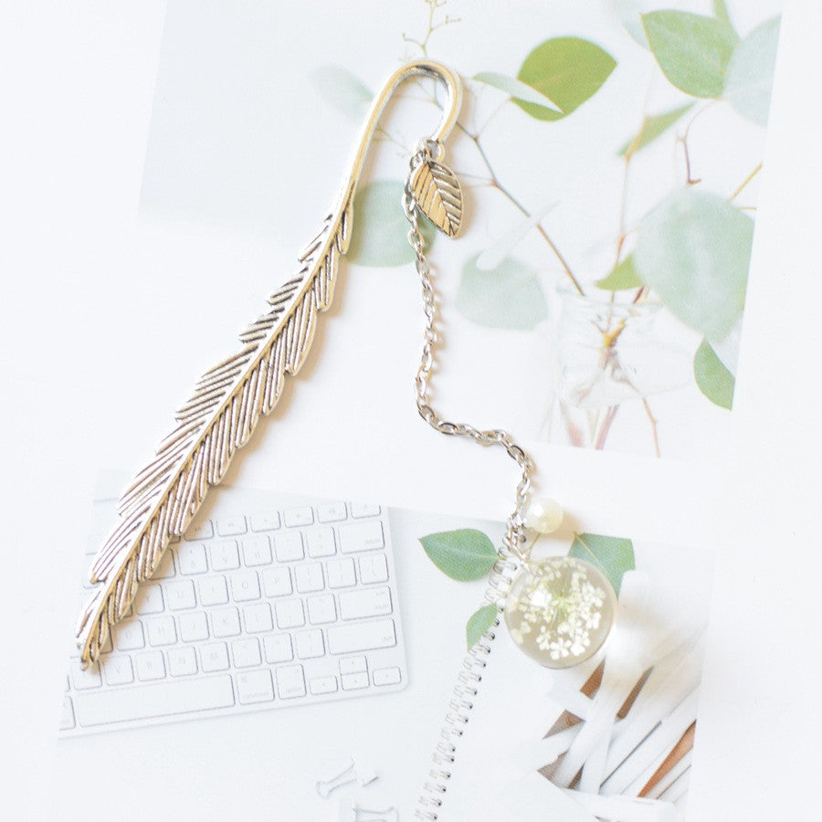 Vintage-Style | Metal Feather | Bookmark with Charm