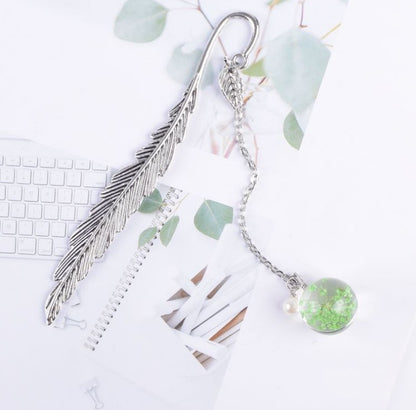 Vintage-Style  | Metal Feather  | Bookmark with Charm