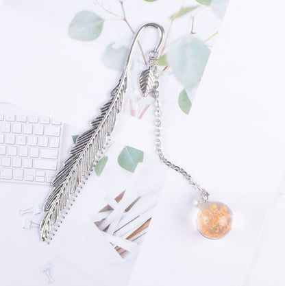 Vintage-Style  | Metal Feather  | Bookmark with Charm