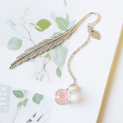 Vintage-Style  | Metal Feather  | Bookmark with Charm