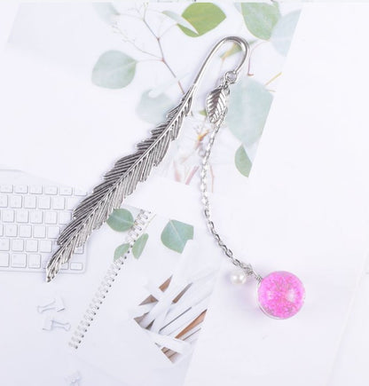 Vintage-Style  | Metal Feather  | Bookmark with Charm